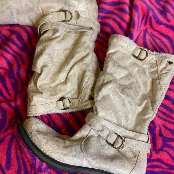Tan Roxy boots - Picture 3 of 13